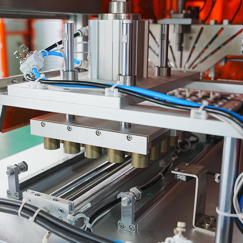 Potpuno automatski kozmetički aluminijski stroj za punjenje i hranjenje posuda
